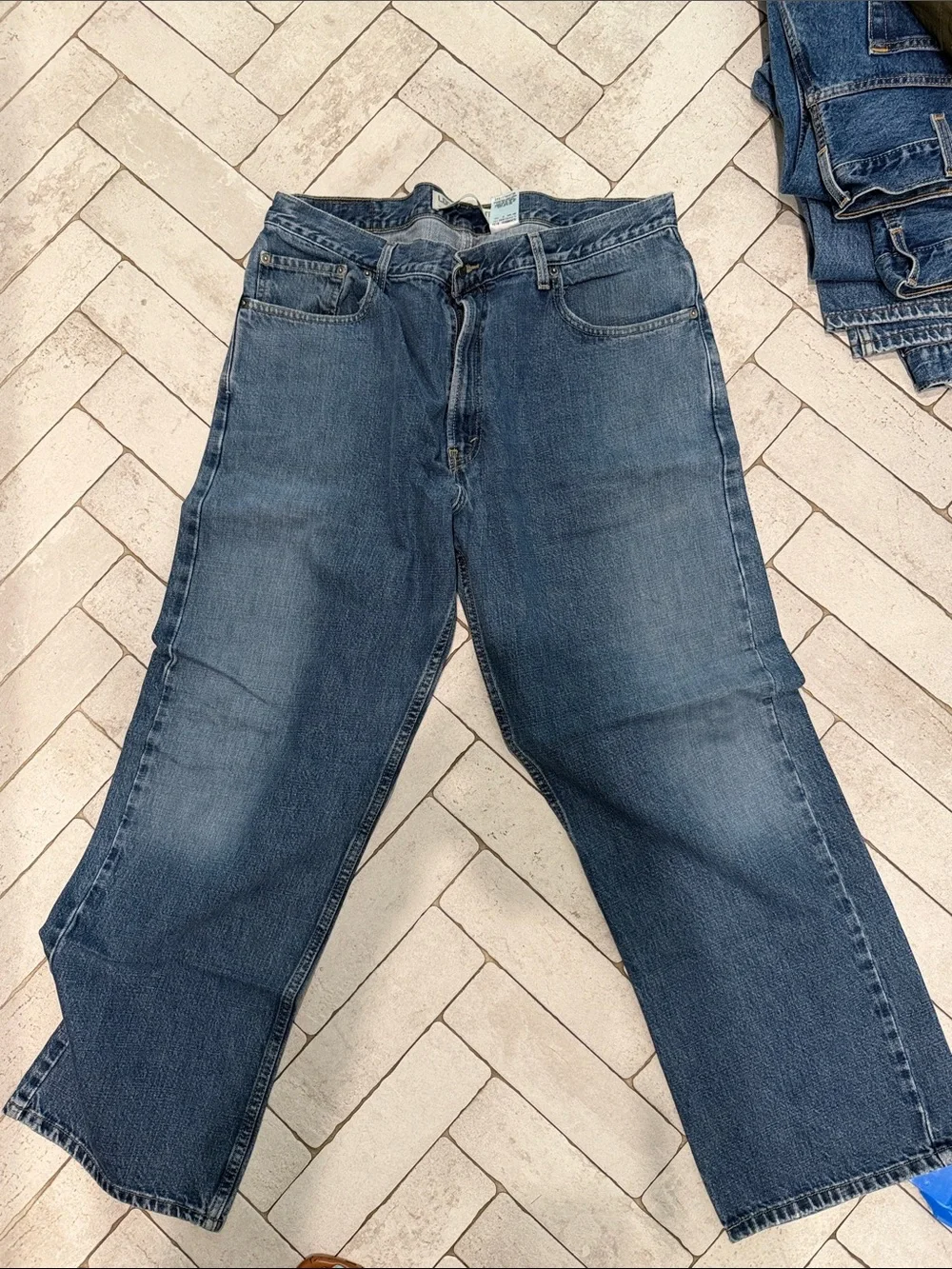 Levi's Relaxed Fit Jeans in Mid Blue Wash